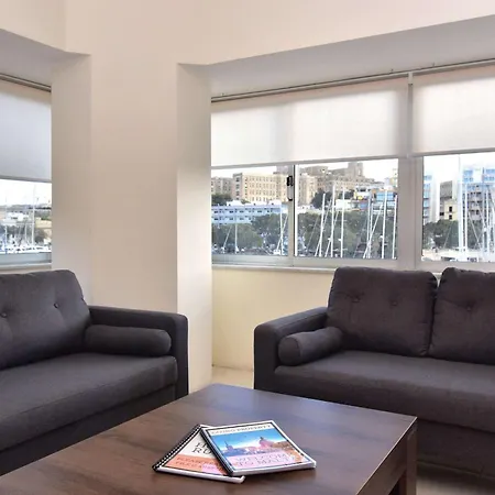 Sea View Spacious 2 Bedroom * Мсида