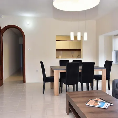 Апартаменты Sea View Spacious 2 Bedroom Мсида