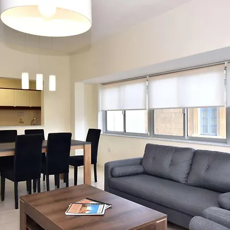 Sea View Spacious 2 Bedroom * Мсида
