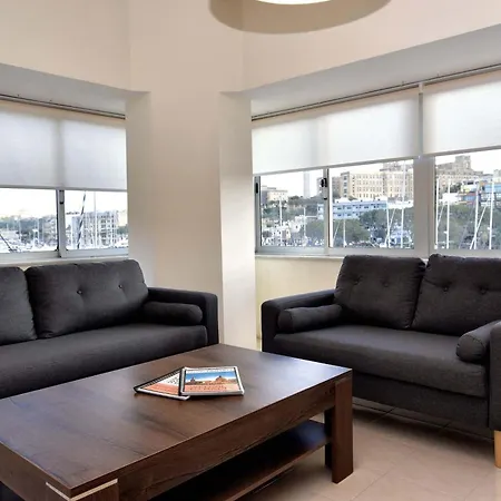 Sea View Spacious 2 Bedroom * Мсида