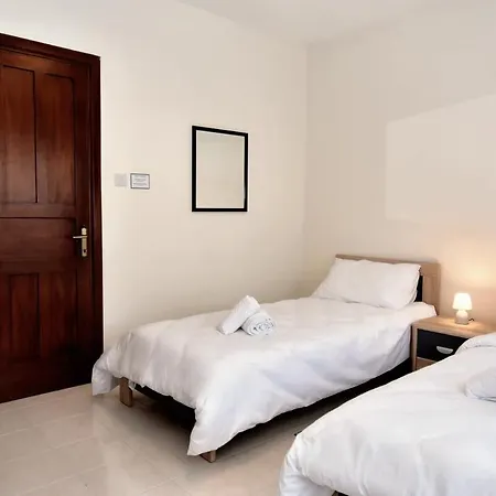 Sea View Spacious 2 Bedroom