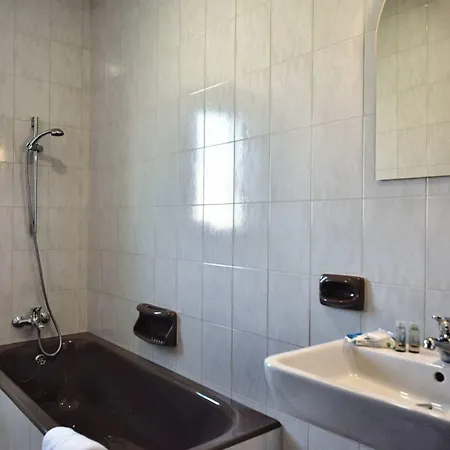 Sea View Spacious 2 Bedroom *