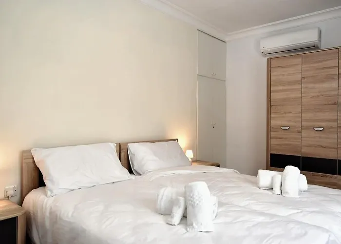 Sea View Spacious 2 Bedroom Apartment *