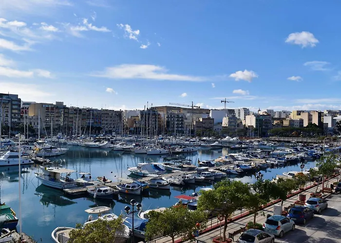 Sea View Spacious 2 Bedroom Apartment *